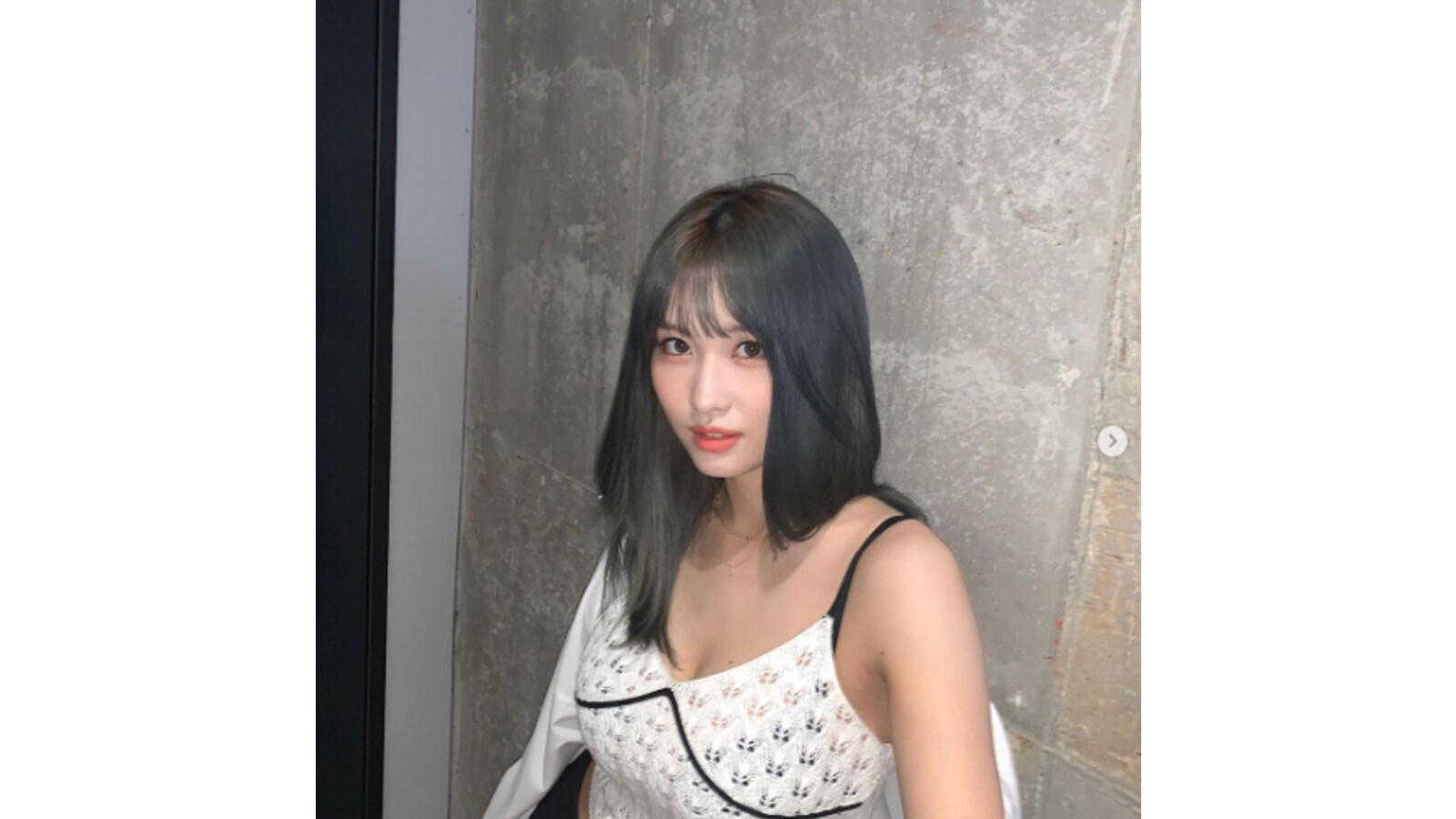 TWICE・モモ、露出多めなタンクトップ姿を披露！ 「今日もかわいくて