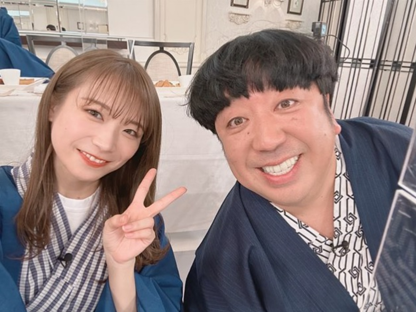 乃木坂46・秋元真夏、“公式おにいちゃん”バナナマン・日村とのツーショット公開! 「嬉しかったなぁ」 - All About ニュース