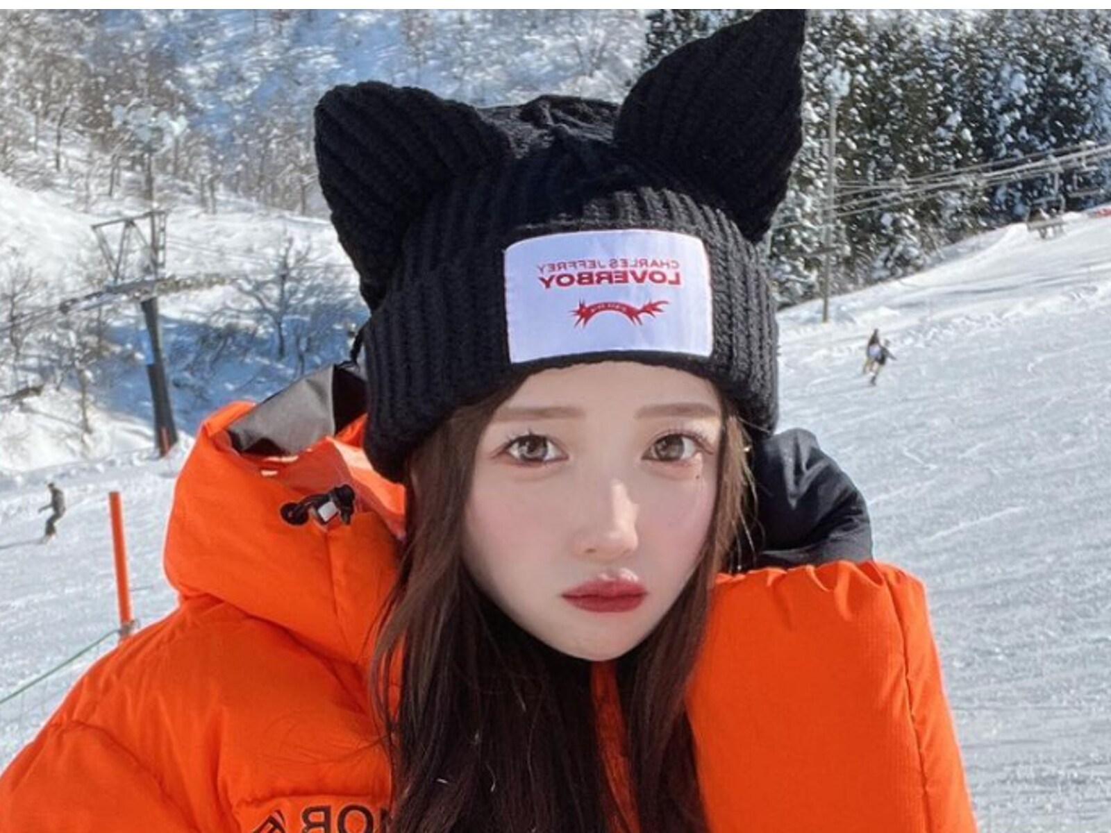 人気YouTuber・ふくれな、猫耳ニット帽でスノボを楽しむ姿を披露