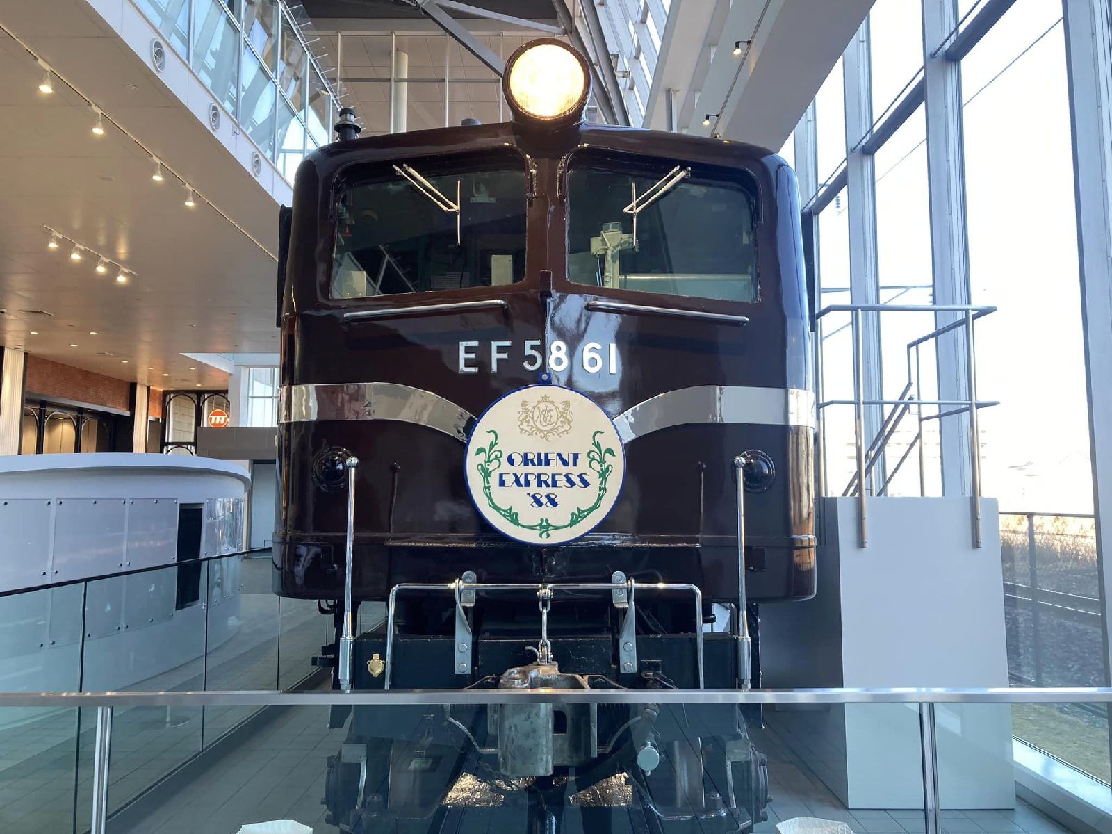 鉄道博物館】保存中の元“お召列車”専用機にオリエント急行のヘッド