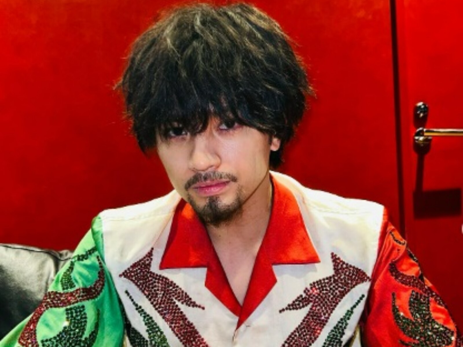 三度見したよ」中島健人、ひげを生やした“斎藤タクティ”ショットに反響
