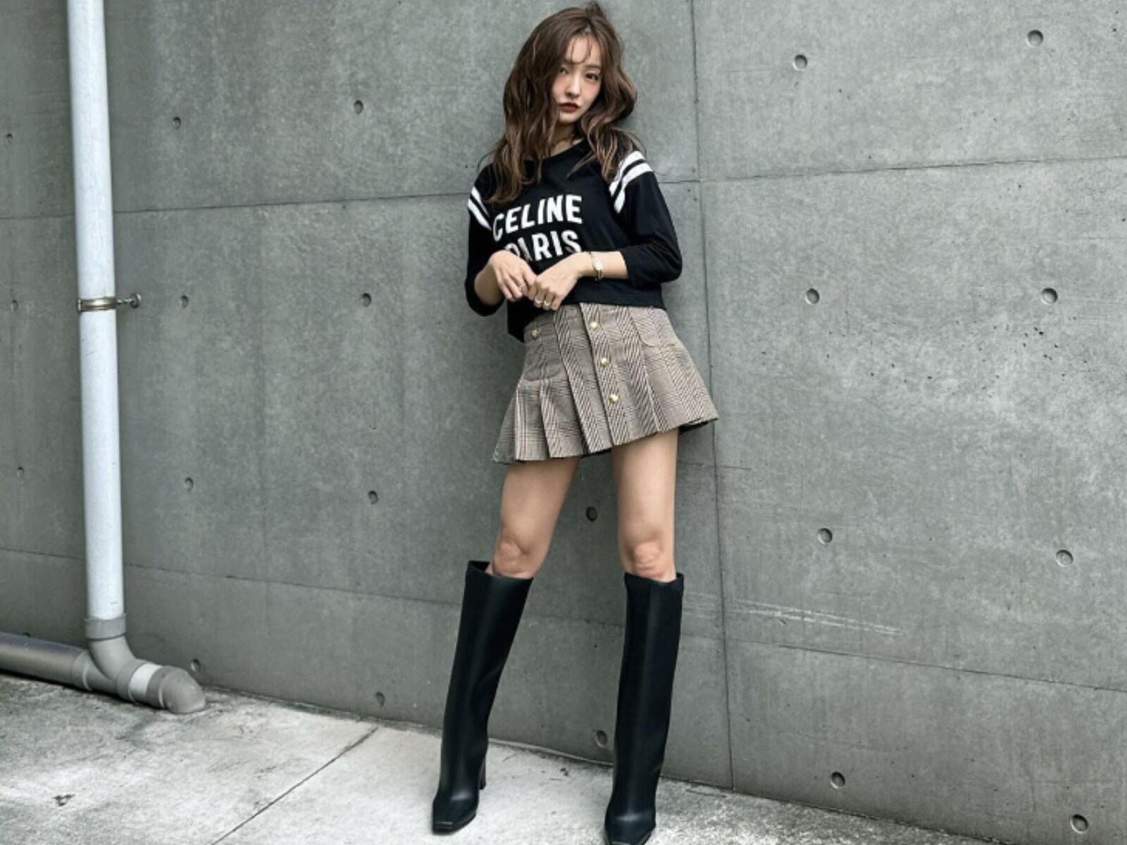足長〜い!!」板野友美、超ミニスカから絶対領域あらわに！ 「子ども