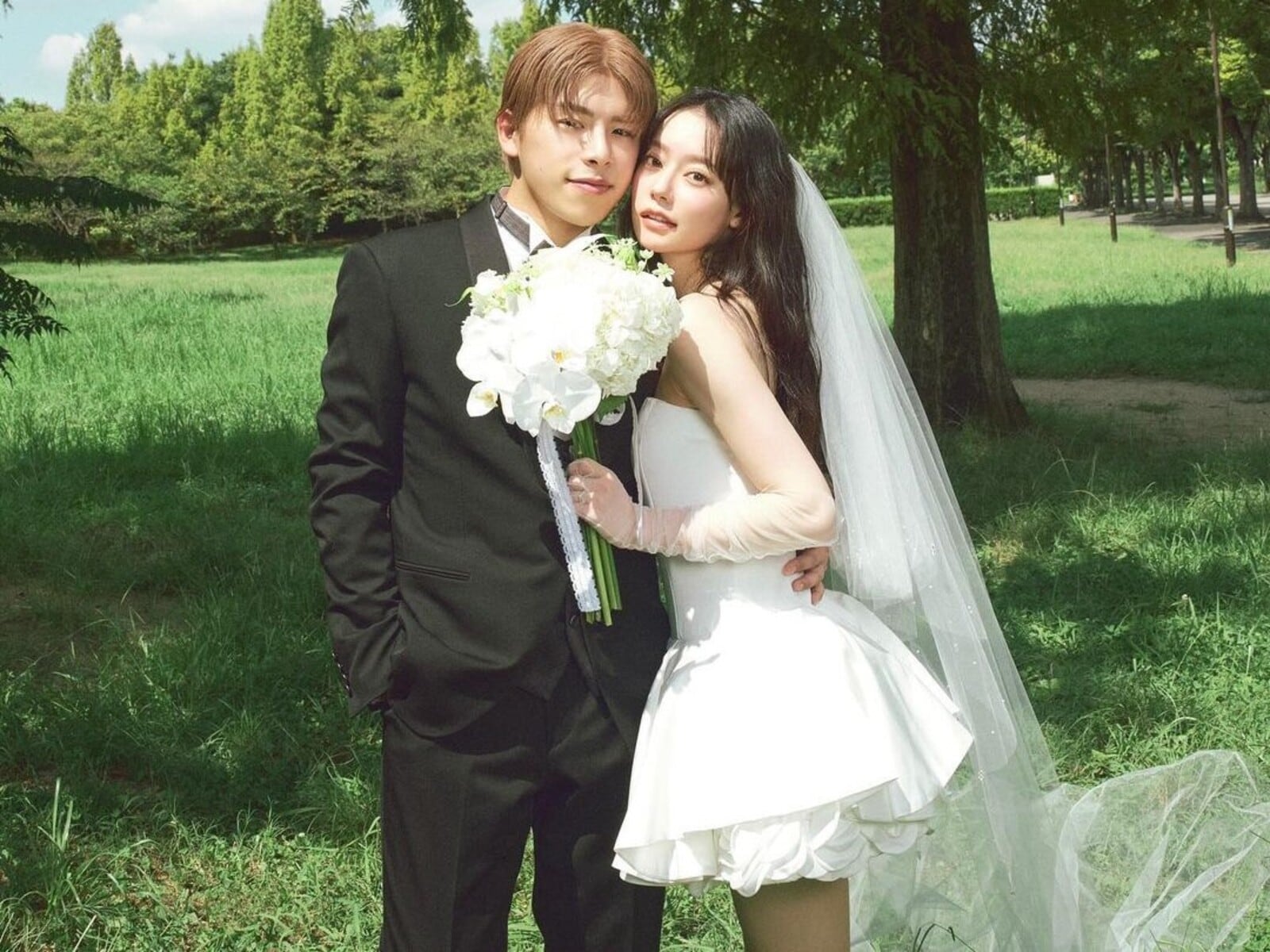 すてきな夫婦」なごみ、超ミニ丈ドレスの“Pre-wedding”ショットに反響