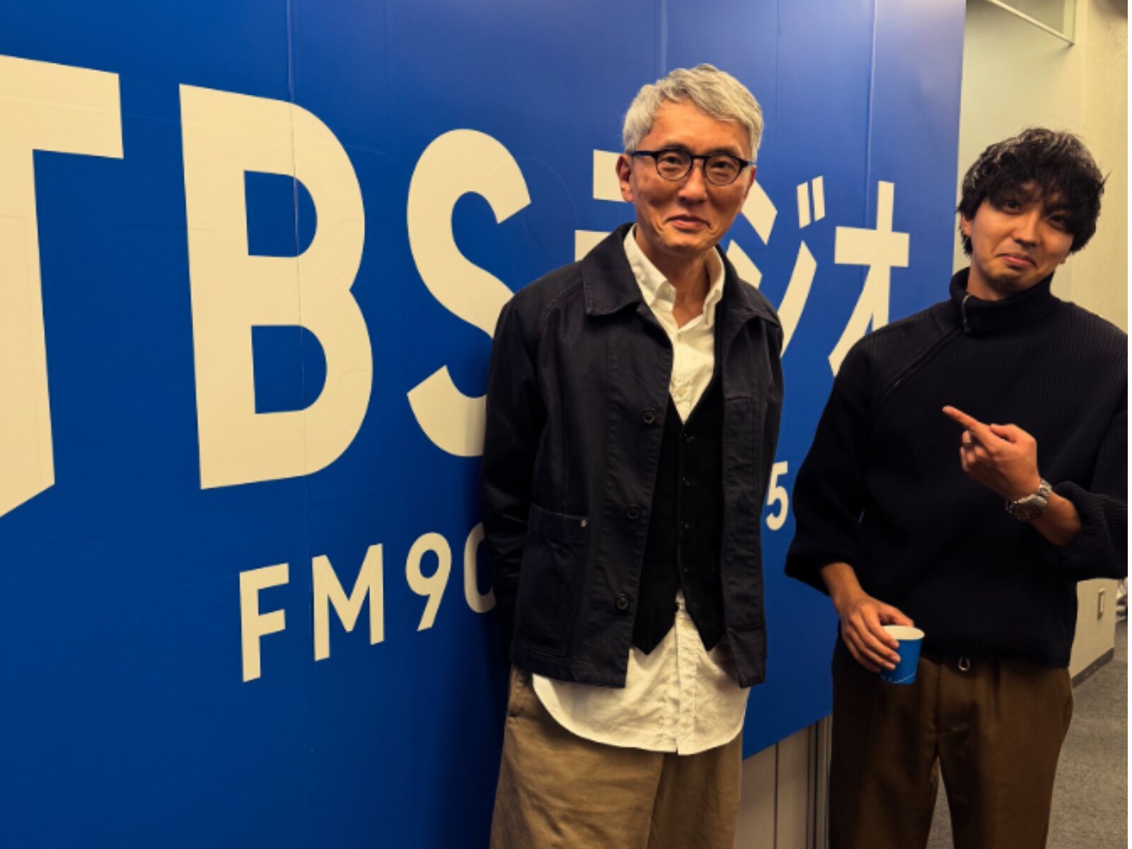 お父さん似ですね」松重豊、TBS勤務の息子とのレアな親子ショットが