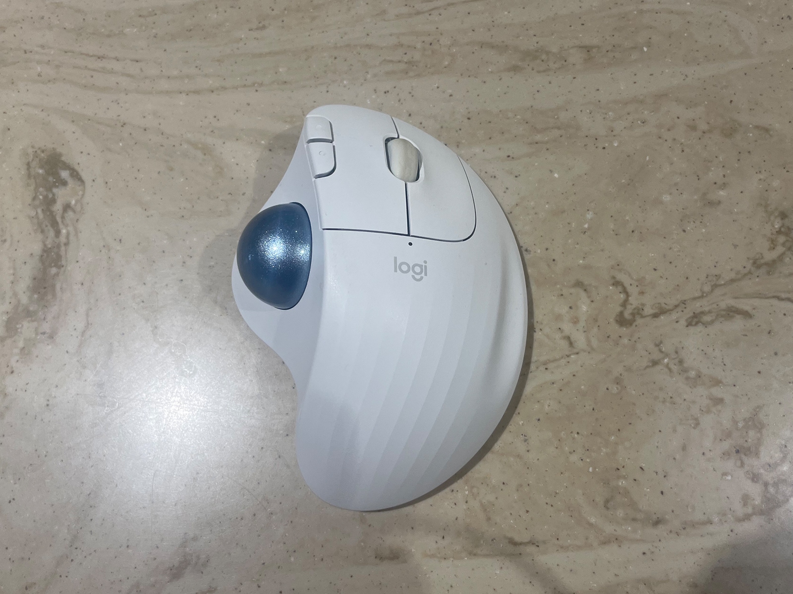 Amazonで買ってよかった】ロジクール「トラックボールマウス」は親指