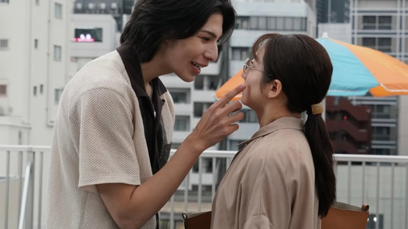 手が美しいと思う「STARTO社所属タレント」ランキング！ 2位「ラウール」を2票差で抑えた1位は？ - All About ニュース