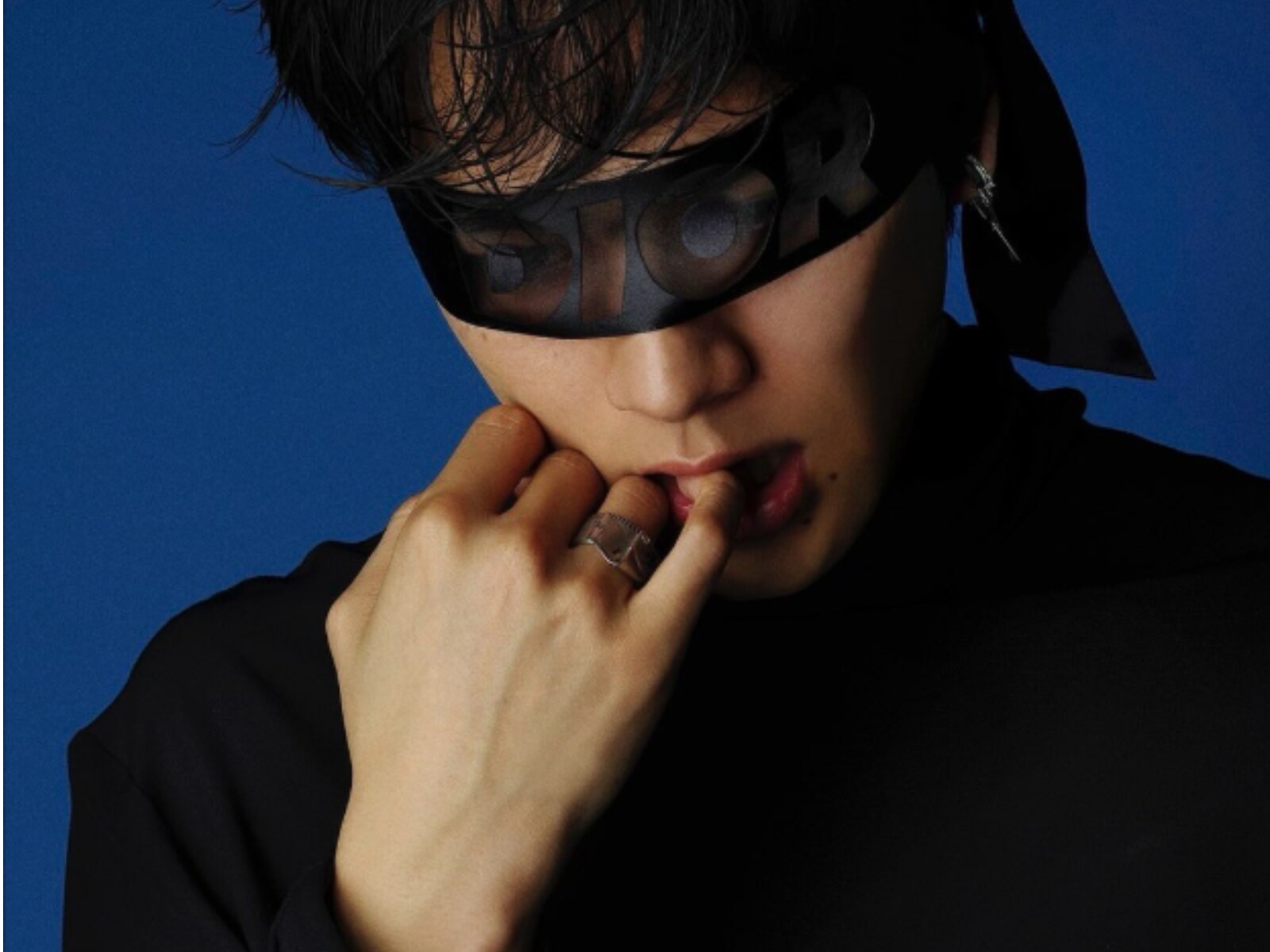 みんな発狂してるよ！」北村匠海、色気ダダ漏れ目隠しショットにファン