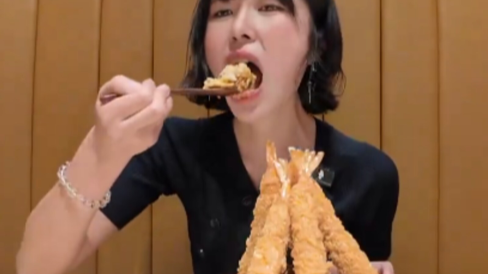 食べ 方 が 汚い 女