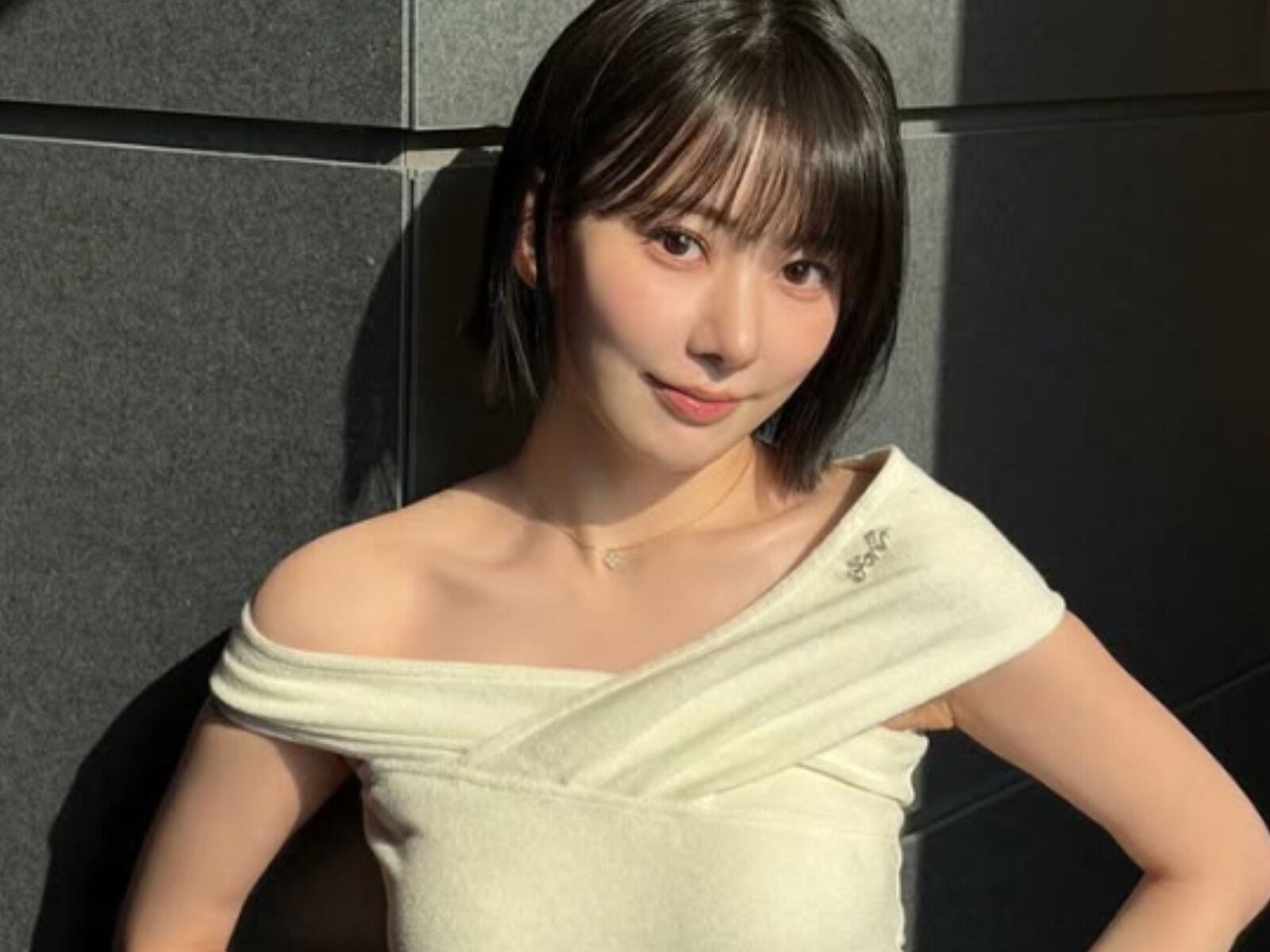 可愛すぎる」宮脇咲良、肩＆へそ出し大胆肌見せショットに「どこの天使