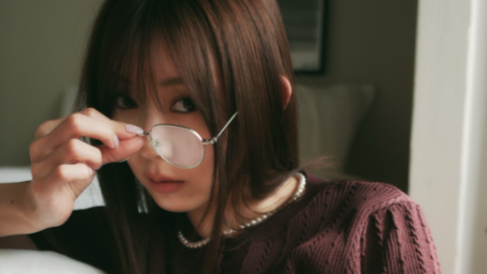初めて見たかも」渡辺美優紀、眼鏡姿の斬新ビジュアルに反響「あまりに