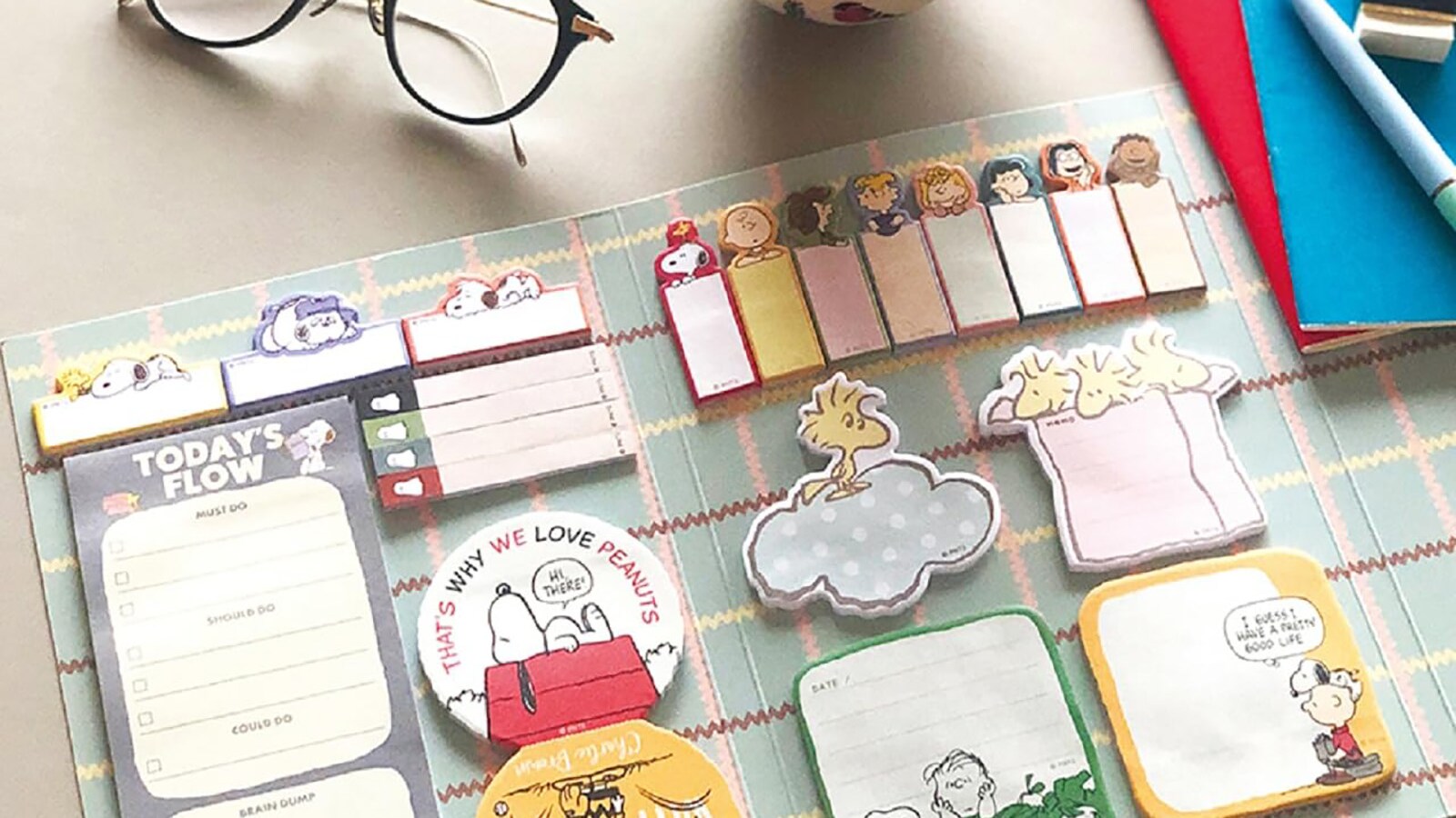 付録】SNOOPYの「ふせんセット」が付いてくる！ 予約必須の『SNOOPY 超 