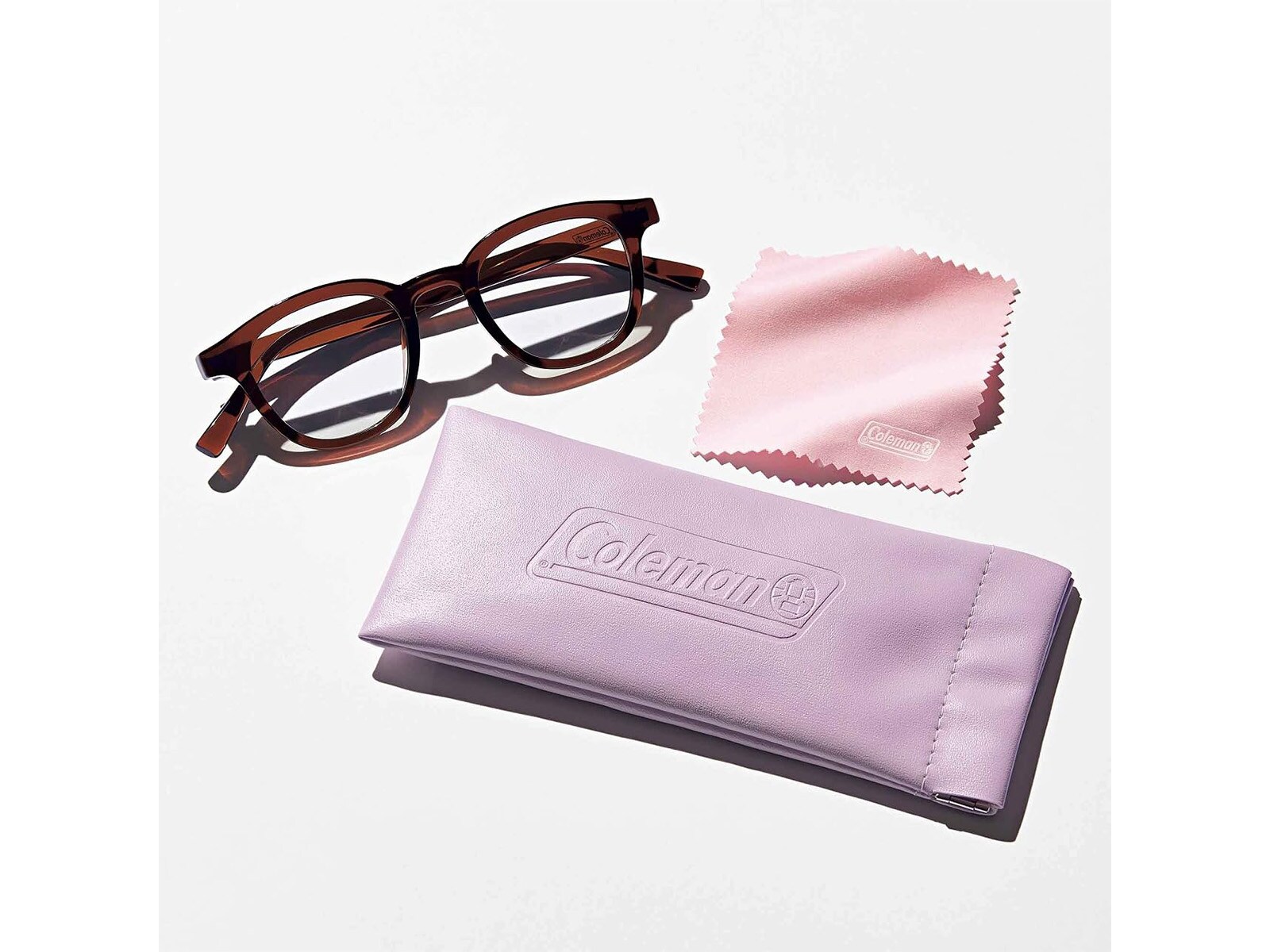顔まわりがパッと華やかに◎「調光サングラス&サングラスケース&めがね