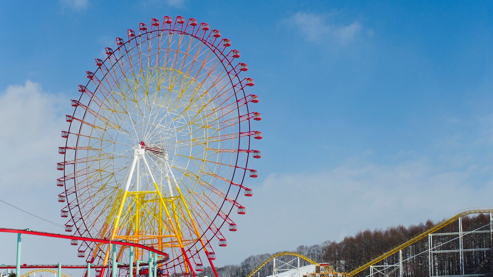 【北海道】入場無料も！ 高さ85mの観覧車に道内最長ジェットコースター…札幌からも行きやすい遊園地3選