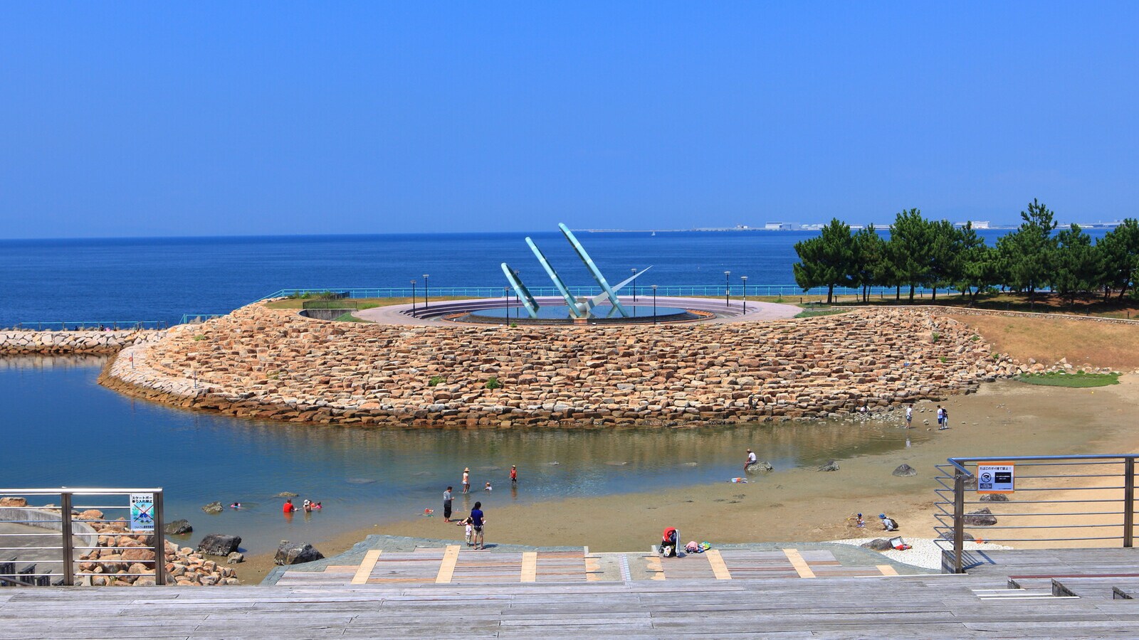 【大阪府】3公園すべて入園無料！ 森の冒険遊具から飛行機真下の屋上まで…家族で行きたい公園3選