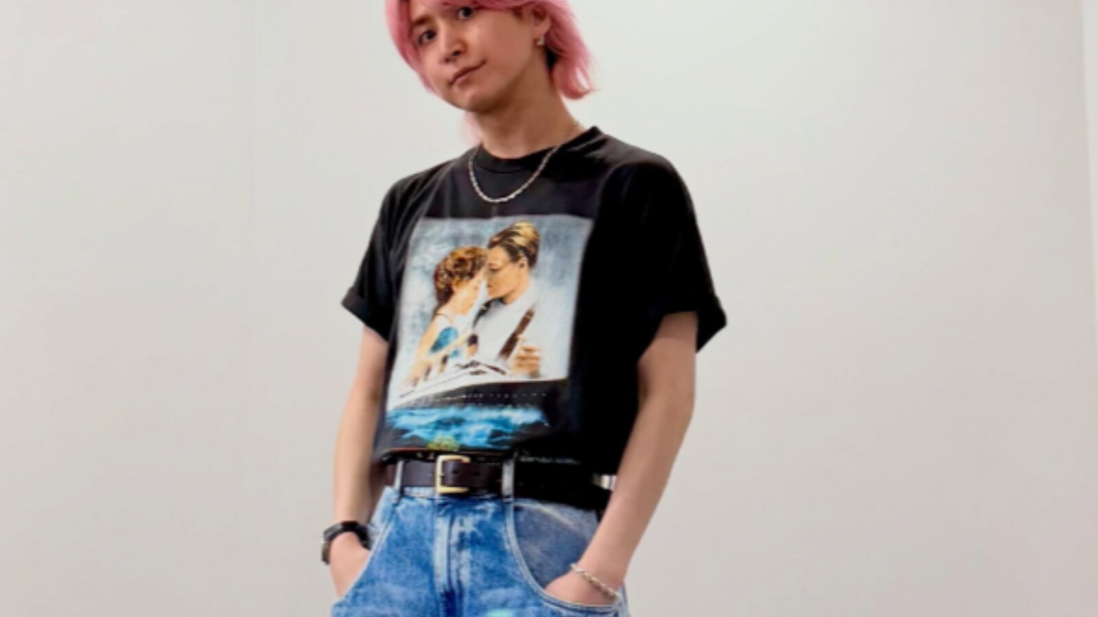 骨格がいい」佐久間大介、夏服のデニム姿に反響「自分に似合う服が 