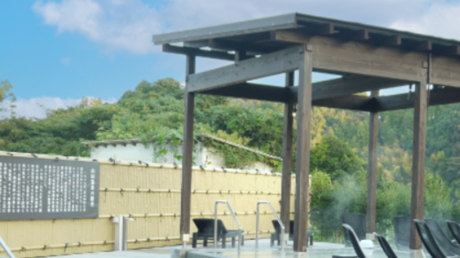 【宮崎県の人気日帰り温泉】「極上の湯 山田温泉」は地下1,700mから湧き出る天然温泉が魅力の施設。男女露天風呂や露天水風呂でリラックス