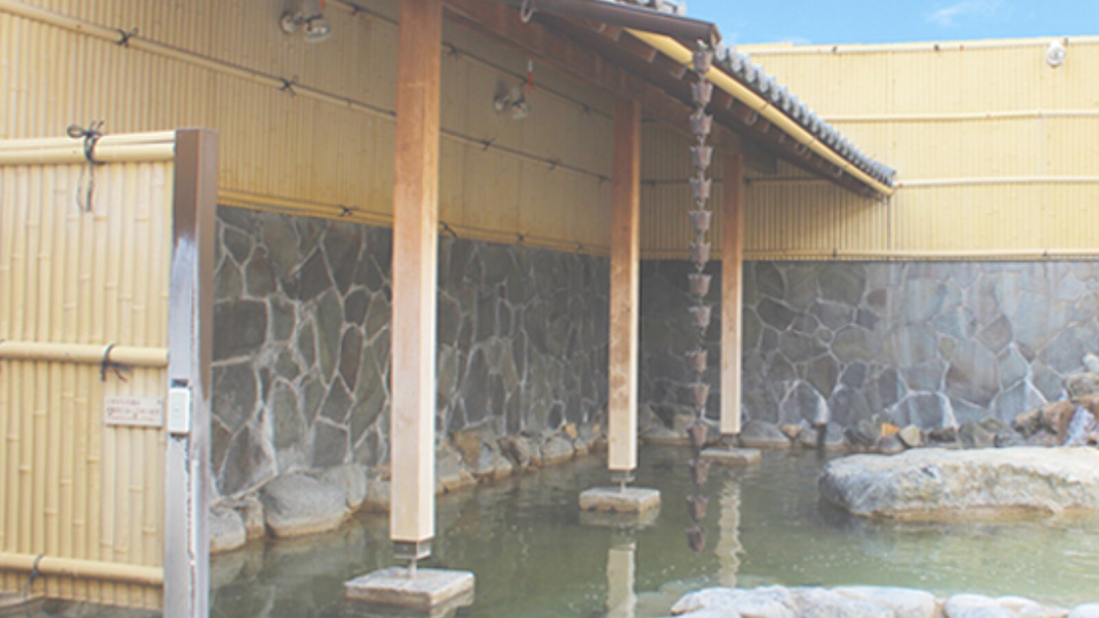 【宮崎県の人気日帰り温泉】「さいと温泉」は豊かな自然に囲まれた癒やしの施設。広々とした大浴場やサウナでリラックス